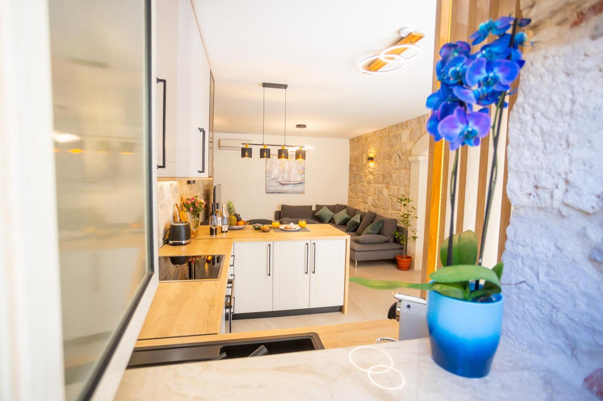 Kamarin Luxury Lejlighed